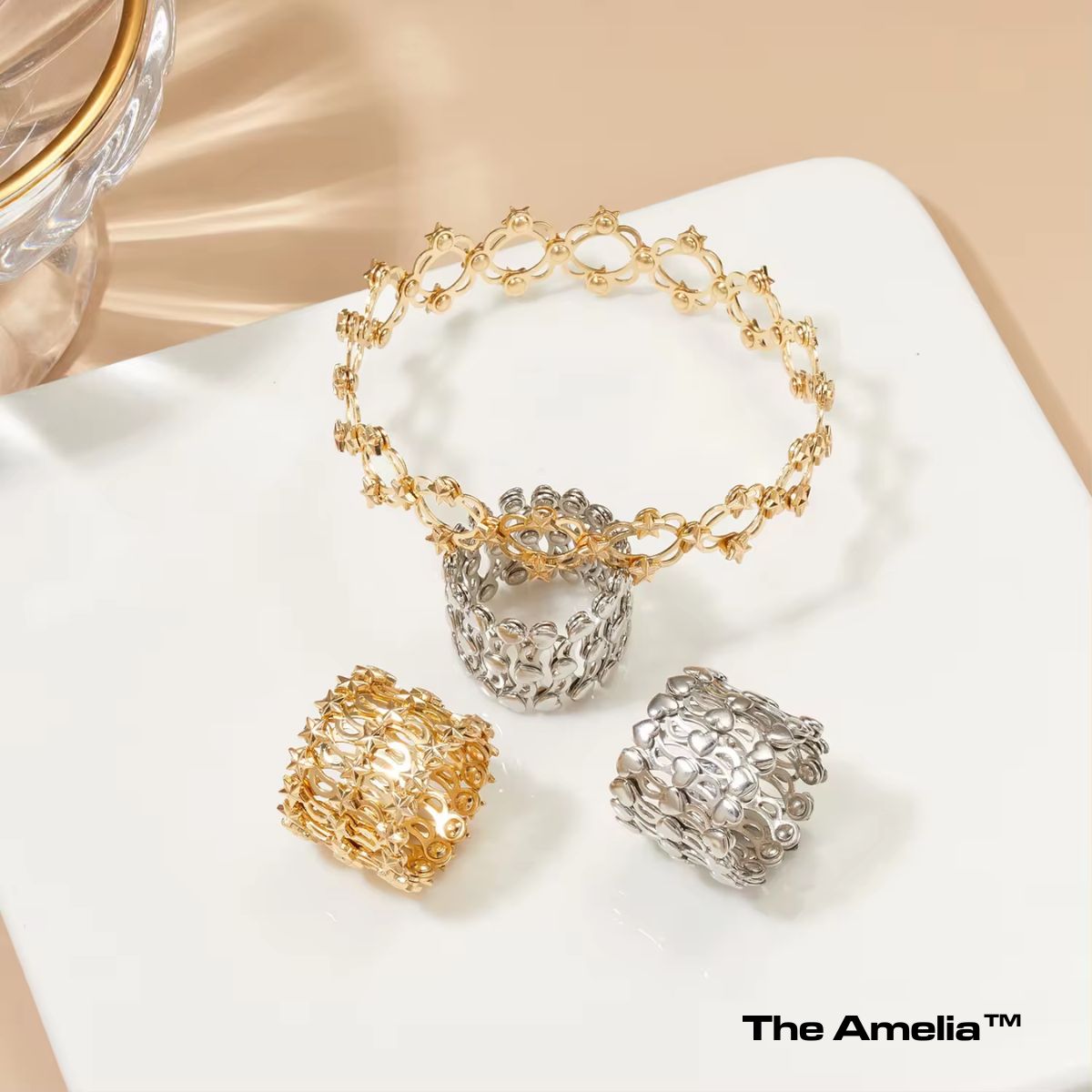 The Amelia™ Ring-to-Wrist